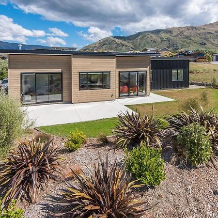 Simply Stunning Villa Wanaka Exteriör bild