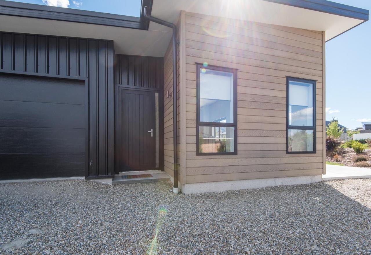 Simply Stunning Villa Wanaka Exteriör bild